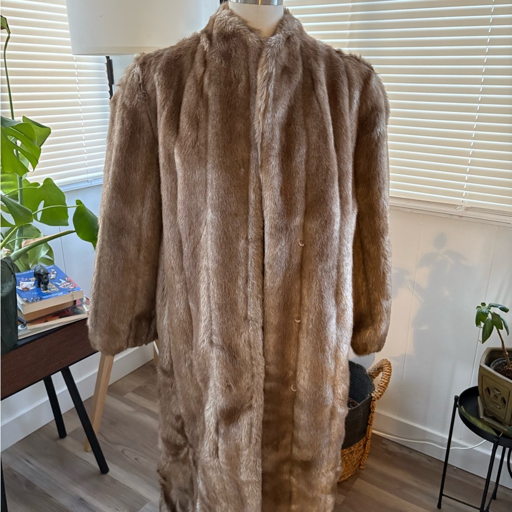 Elegant Faux Fur Coat in Tan